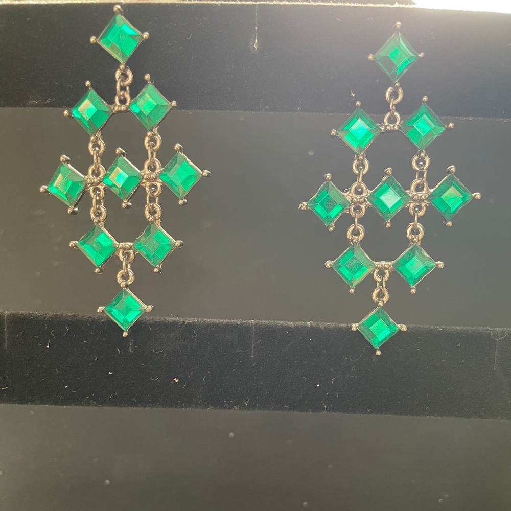 Emerald stone earrings